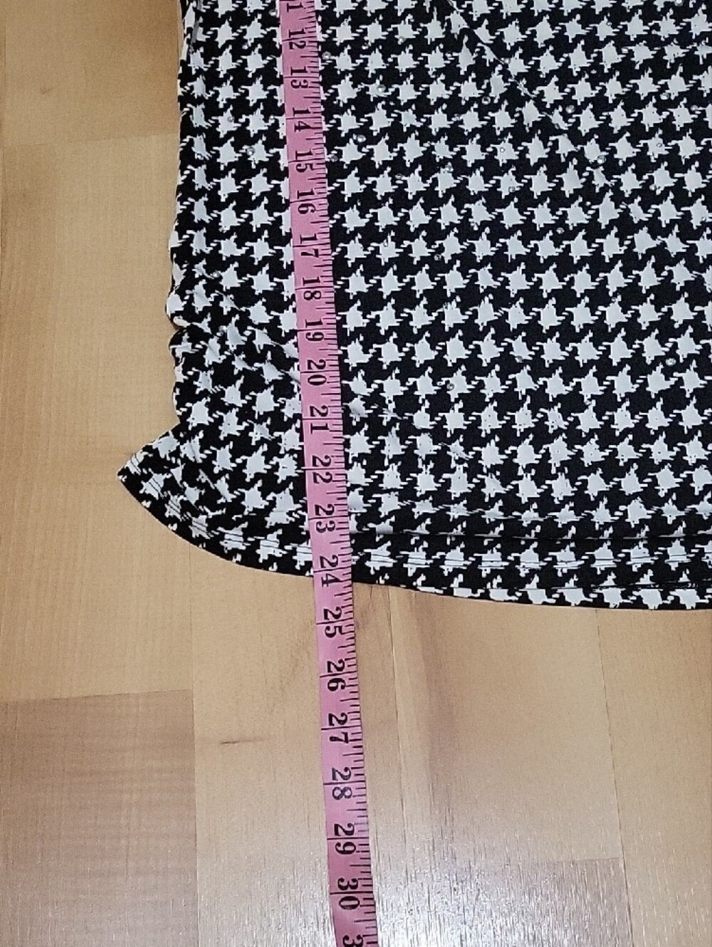 Chaus Women’s Large Houndstooth Cowl Neck Blouse Black White Short Sleeve - Picture 12 of 12